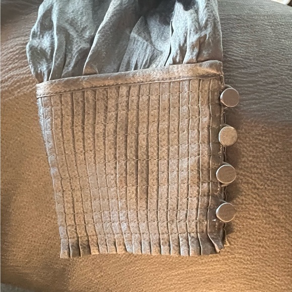 GO BY GO SILK Gray Pleated Long Sleeve Blouse - Picture 2 of 3